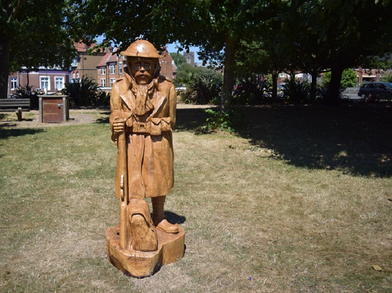 Chainsaw sculpture lands in Caffyns Field!