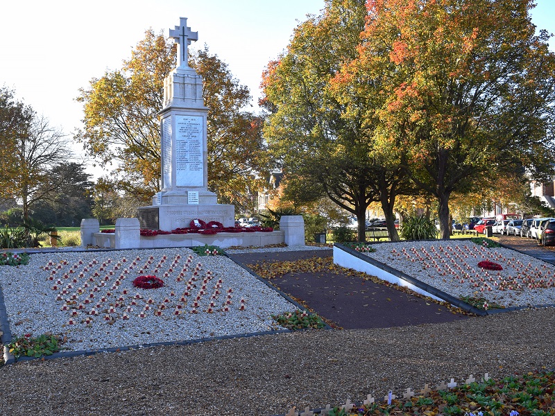 Chairman attends Remembrance Day service in Littlehampton